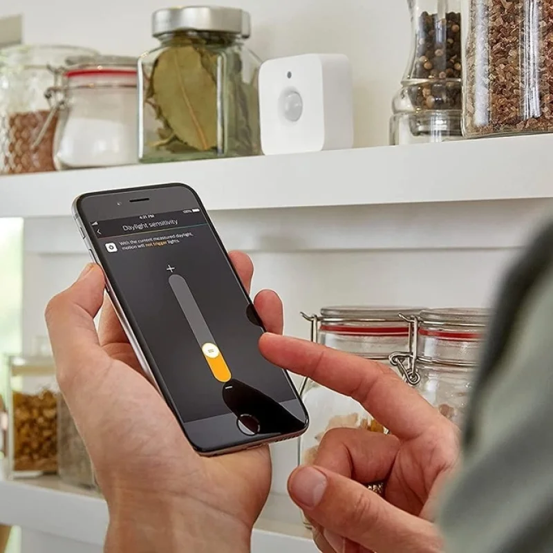 Смарт сензор за движение Philips Hue Motion Sensor (BT, Zigbee, HomeKit, Google, Alexa, SmartThings) - Снимка 5