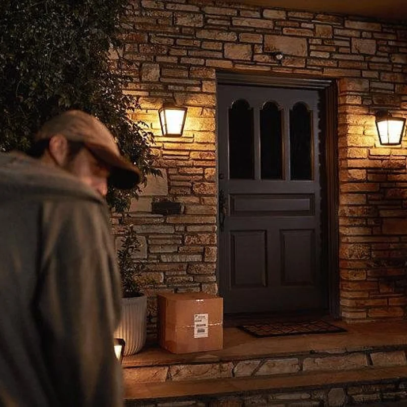 Смарт сензор за движение за външен монтаж Philips Hue Outdoor Motion Sensor - Снимка 5