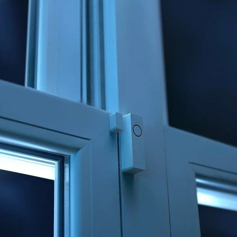 Смарт контактен сензор за врати и прозорци Philips Hue Secure с батерия, Бял/Черен (Цвят: Черен) - Снимка 4